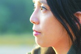 Đang đêm, tôi giật mình khi có bàn tay ai đó vuốt tóc mình, tôi hoảng hốt ngồi bật dậy, định hô hoán thì không ngờ lại là người trong nhà Đang đêm, tôi giật mình khi có bàn tay ai đó vuốt tóc mình, tôi hoảng hốt ngồi bật dậy, định hô hoán thì không ngờ lại là người trong nhà