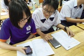 Học sinh được sử dụng điện thoại trong giờ học là phù hợp? Học sinh được sử dụng điện thoại trong giờ học là phù hợp?