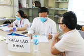 Khám sàng lọc sức khỏe cho người cao tuổi giữa mùa dịch bệnh Khám sàng lọc sức khỏe cho người cao tuổi giữa mùa dịch bệnh