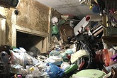 Ngửi mùi hôi suốt 3 năm, hàng xóm không chút nghi hoặc, khi chẳng chịu nổi mới báo cảnh sát thì phát hiện ra điều kinh hoàng trong nhà cụ bà 65 tuổi Ngửi mùi hôi suốt 3 năm, hàng xóm không chút nghi hoặc, khi chẳng chịu nổi mới báo cảnh sát thì phát hiện ra điều kinh hoàng trong nhà cụ bà 65 tuổi