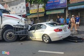 Xe container tông ôtô BMW ở TP.HCM Xe container tông ôtô BMW ở TP.HCM
