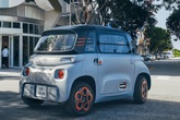 Ô tô điện nhỏ xinh 2 chỗ giá chỉ bằng chiếc xe máy SH đang khiến nhiều bà nội trợ có con nhỏ "phát cuồng" Ô tô điện nhỏ xinh 2 chỗ giá chỉ bằng chiếc xe máy SH đang khiến nhiều bà nội trợ có con nhỏ "phát cuồng"