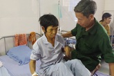 Nín thở chờ đợi điều kỳ diệu đến với cụ ông nhiều “không” ở xã miền núi Tuyên Quang Nín thở chờ đợi điều kỳ diệu đến với cụ ông nhiều “không” ở xã miền núi Tuyên Quang
