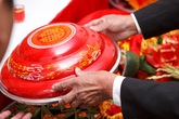 Sau lễ ăn hỏi, mẹ người yêu đề nghị tôi lo 100 triệu tiền cưới Sau lễ ăn hỏi, mẹ người yêu đề nghị tôi lo 100 triệu tiền cưới
