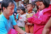 Thầy giáo dành cả thanh xuân ‘làm đường, làm nhà, làm sân trường’ cho trò Thầy giáo dành cả thanh xuân ‘làm đường, làm nhà, làm sân trường’ cho trò