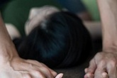 'Làm chuyện người lớn' với bé gái 13 tuổi, nam thanh niên bị khởi tố 'Làm chuyện người lớn' với bé gái 13 tuổi, nam thanh niên bị khởi tố