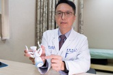 Người đàn ông vội đi khám vì không nhìn thấy cậu nhỏ mỗi khi "chào cờ" Người đàn ông vội đi khám vì không nhìn thấy cậu nhỏ mỗi khi "chào cờ"