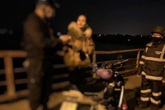 Hà Nội: Nửa đêm chạy xe máy lên cầu Long Biên với ý định tự tử, cô gái bất ngờ được chốt kiểm dịch COVID-19 lao đến ngăn cản Hà Nội: Nửa đêm chạy xe máy lên cầu Long Biên với ý định tự tử, cô gái bất ngờ được chốt kiểm dịch COVID-19 lao đến ngăn cản