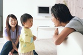Cha mẹ đừng vội trách mắng khi con không chịu chào hỏi người lớn: Theo các chuyên gia, đó là điều bình thường Cha mẹ đừng vội trách mắng khi con không chịu chào hỏi người lớn: Theo các chuyên gia, đó là điều bình thường