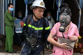 Nhà nghỉ bốc cháy, công an giải cứu 14 người Nhà nghỉ bốc cháy, công an giải cứu 14 người
