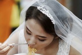 Kết hôn sớm là cách hay để giải quyết vấn đề tài chính Kết hôn sớm là cách hay để giải quyết vấn đề tài chính