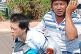 Xông vào quán cà phê, dùng dao khống chế một cô gái để cướp tài sản Xông vào quán cà phê, dùng dao khống chế một cô gái để cướp tài sản