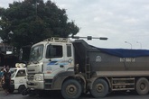 Vợ chết dưới bánh xe, chồng bị thương nhập viện sau va chạm với xe ben Vợ chết dưới bánh xe, chồng bị thương nhập viện sau va chạm với xe ben