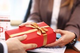 Trường học không được biếu quà Tết cấp trên dưới mọi hình thức Trường học không được biếu quà Tết cấp trên dưới mọi hình thức
