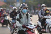 Người Sài Gòn co ro trong tiết trời lạnh 19 độ Người Sài Gòn co ro trong tiết trời lạnh 19 độ