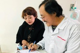 Nghệ sĩ Giang còi nhập viện vì mất tiếng, nghi có khối u ở họng Nghệ sĩ Giang còi nhập viện vì mất tiếng, nghi có khối u ở họng