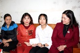 Tình người lan tỏa đến với nữ sinh lớp 11 mồ côi bố mẹ ở Hải Dương Tình người lan tỏa đến với nữ sinh lớp 11 mồ côi bố mẹ ở Hải Dương
