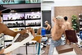 Chiêu trò livestream bán hàng hiệu Gucci, Bubberry, Louis Vuitton giá vài trăm ngàn đồng Chiêu trò livestream bán hàng hiệu Gucci, Bubberry, Louis Vuitton giá vài trăm ngàn đồng