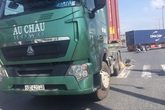 TP.HCM: Mẹ bị xe container cán tử vong, con trai ôm thi thể khóc nghẹn gọi “Mẹ ơi” TP.HCM: Mẹ bị xe container cán tử vong, con trai ôm thi thể khóc nghẹn gọi “Mẹ ơi”