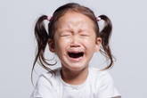 Chỉ cần làm trái ý người lớn liền bị "dán nhãn" là TRẺ HƯ, liệu chúng ta có quá "dễ dãi" khi đánh giá trẻ? Chỉ cần làm trái ý người lớn liền bị "dán nhãn" là TRẺ HƯ, liệu chúng ta có quá "dễ dãi" khi đánh giá trẻ?