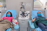 Kho máu khan hiếm, nhiều cặp đôi nhân viên Viện Huyết học rủ nhau hiến máu đầu xuân Kho máu khan hiếm, nhiều cặp đôi nhân viên Viện Huyết học rủ nhau hiến máu đầu xuân