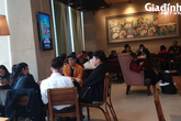 Hà Nội: Rùng mình với quán ăn rôm rả, tập nập “như chưa hề có” dịch COVID-19 Hà Nội: Rùng mình với quán ăn rôm rả, tập nập “như chưa hề có” dịch COVID-19