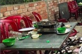 Tạt nồi lẩu đang sôi vào bạn nhậu vì bị đuổi khéo Tạt nồi lẩu đang sôi vào bạn nhậu vì bị đuổi khéo