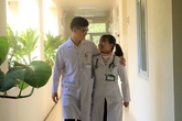 Vợ chồng bác sỹ cùng chống dịch COVID-19 ở Quảng Ninh: Không dám hẹn ngày về Vợ chồng bác sỹ cùng chống dịch COVID-19 ở Quảng Ninh: Không dám hẹn ngày về
