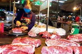Sát Tết, giá thịt lợn bất ngờ giảm mạnh, tiểu thương "xả" hàng cắt lỗ Sát Tết, giá thịt lợn bất ngờ giảm mạnh, tiểu thương "xả" hàng cắt lỗ