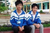 Xúc động cặp song sinh bán 3 tạ lạc đi thi Xúc động cặp song sinh bán 3 tạ lạc đi thi