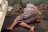 Bị đánh nhập viện vì tội…bán dạo! Bị đánh nhập viện vì tội…bán dạo!