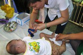 Xé lòng tiếng khóc của bé 6 tháng bị khối u khổng lồ Xé lòng tiếng khóc của bé 6 tháng bị khối u khổng lồ