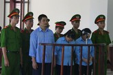 Bị cáo tại tòa án Đà Nẵng mặc "đồng phục" - Màu của phân biệt! Bị cáo tại tòa án Đà Nẵng mặc "đồng phục" - Màu của phân biệt!