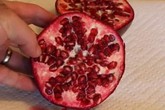 Mẹo tách hạt lựu nhanh, không nát Mẹo tách hạt lựu nhanh, không nát