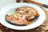 Cá thu rim mắm tỏi đậm đà cho bữa tối Cá thu rim mắm tỏi đậm đà cho bữa tối