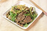 Thịt bò trộn dưa leo và hành tây Thịt bò trộn dưa leo và hành tây