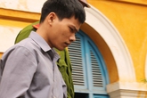 Thấy bé xinh đẹp, rể hờ bế em "vợ" 8 tuổi vào buồng hiếp dâm Thấy bé xinh đẹp, rể hờ bế em "vợ" 8 tuổi vào buồng hiếp dâm