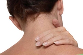 Bài thuốc dân gian chữa chứng vẹo cổ hiệu quả Bài thuốc dân gian chữa chứng vẹo cổ hiệu quả