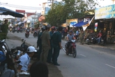 Nổ súng trấn áp 3 nghi phạm tấn công cảnh sát Nổ súng trấn áp 3 nghi phạm tấn công cảnh sát