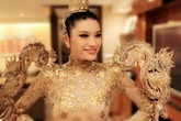 Hoa hậu Trung Quốc bị quê nhà "ném đá" vì Quốc phục xuyên thấu Hoa hậu Trung Quốc bị quê nhà "ném đá" vì Quốc phục xuyên thấu