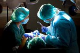 Phía sau phòng mổ Phía sau phòng mổ