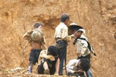 “Sốc” vì trẻ bị bố mẹ cắt xén tiền ăn (!?) “Sốc” vì trẻ bị bố mẹ cắt xén tiền ăn (!?)
