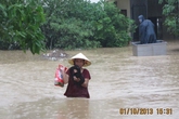 Hàng ngàn người dân Nghệ An đang cầu cứu từ vùng tâm lũ Hàng ngàn người dân Nghệ An đang cầu cứu từ vùng tâm lũ