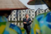 Chuyện chưa kể về tỷ phú Đô la đầu tiên của Việt Nam Chuyện chưa kể về tỷ phú Đô la đầu tiên của Việt Nam