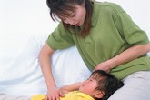 Khóc dở mếu dở chuyện mẹ trẻ hát ru con Khóc dở mếu dở chuyện mẹ trẻ hát ru con