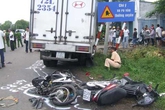 Xóm nghèo cạn nước mắt tiễn cả nhà chết vì TNGT Xóm nghèo cạn nước mắt tiễn cả nhà chết vì TNGT