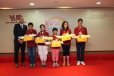 Gay cấn vòng thi chung kết VUS Spelling Contest Gay cấn vòng thi chung kết VUS Spelling Contest