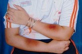Khi cô trút giận lên đầu trẻ Khi cô trút giận lên đầu trẻ