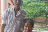 Cảm động vợ chồng già bệnh tật chăm nhau Cảm động vợ chồng già bệnh tật chăm nhau