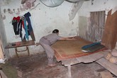 Gia cảnh buồn của cháu bé thiểu năng nhiều lần bị xâm hại Gia cảnh buồn của cháu bé thiểu năng nhiều lần bị xâm hại